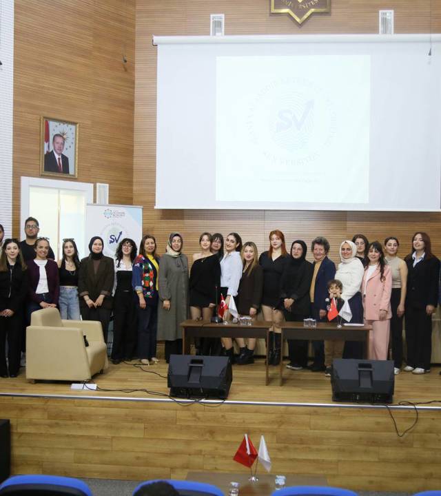 Deneyimler Konuşuyor:Cam Tavanın Ötesinde Söyleşisi